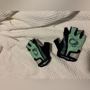 Pearl Izumi Mint and Black Fingerless Biking Gloves